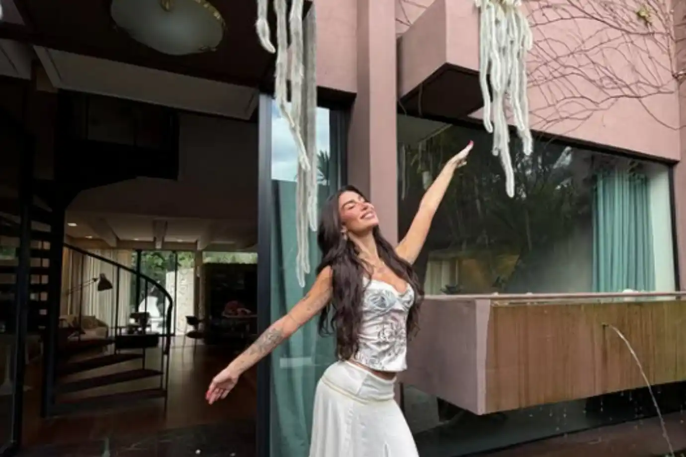 bianca andrade boca rosa deixa mansao em cotia