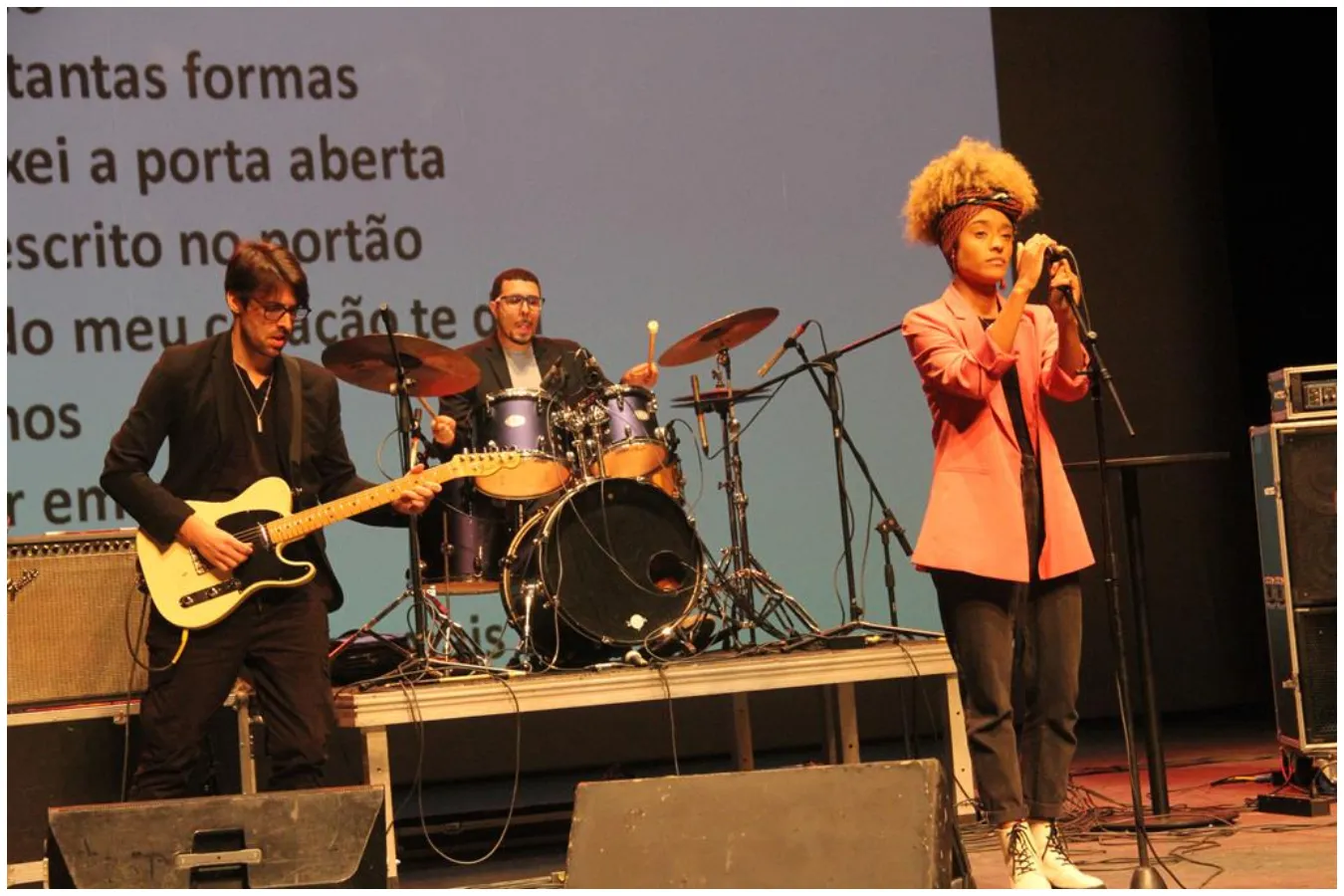 femupo 2026 em barueri terá show gratuito de luedji luna na praça das artes