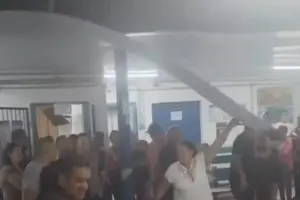 forro de escola desaba itapevi